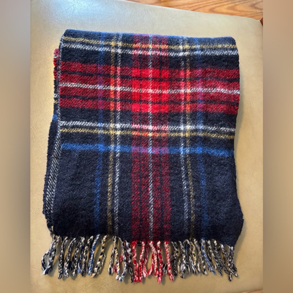 Stewart Of Scotland Pure Marino Wool Plaid Scarf Unisex
